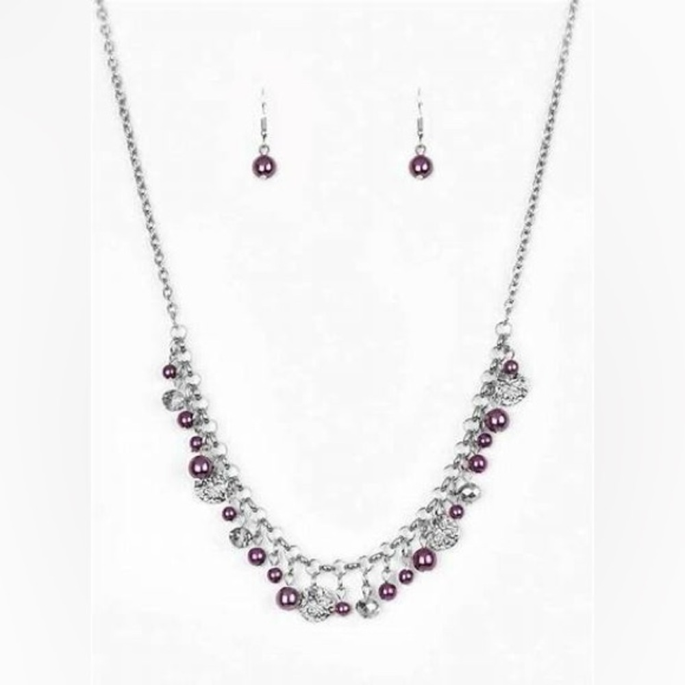 *Short silver and purple pearls necklace.
